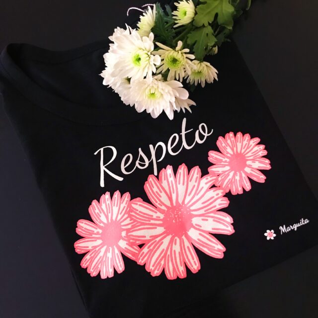 Para este verano recuperaremos las camisetas Marguita, por si apetecieran 😍. ¡Ya avisaremos cuando estén en la Tienda de «escritopormarga.es»! 😊🌸 De momento, aquí va el enlace a la joyería, por si gustaran 😘
.
https://escritopormarga.es/categoria-producto/joyeria/
.
#tiendaMarguita #regalos #joyas #platadeley #tiendaonline #camisetas #próximamente #verano #algodónorgánico #mensaje #flores #hechoenespaña