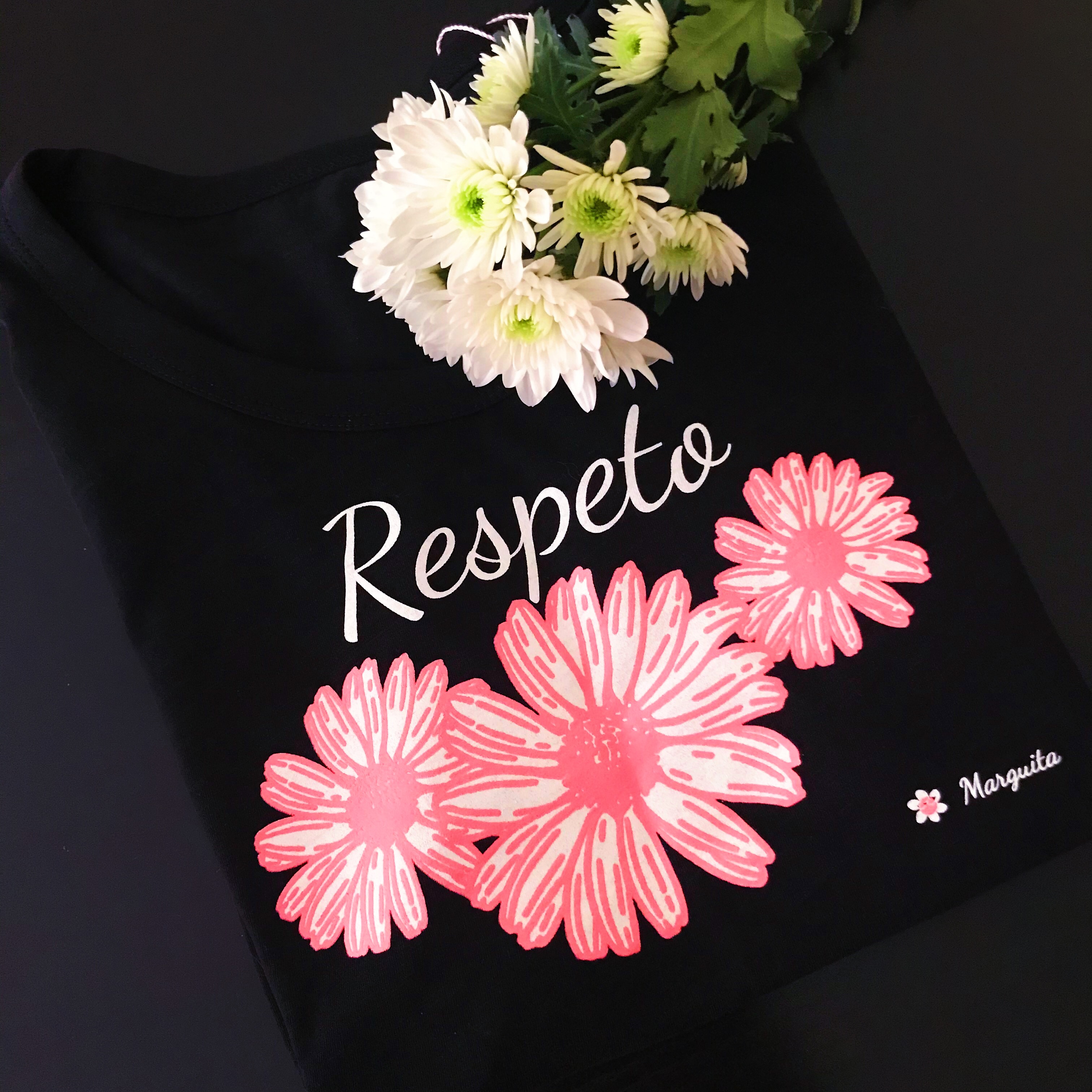 Para este verano recuperaremos las camisetas Marguita, por si apetecieran 😍. ¡Ya avisaremos cuando estén en la Tienda de «escritopormarga.es»! 😊🌸 De momento, aquí va el enlace a la joyería, por si gustaran 😘
.
https://escritopormarga.es/categoria-producto/joyeria/
.
#tiendaMarguita #regalos #joyas #platadeley #tiendaonline #camisetas #próximamente #verano #algodónorgánico #mensaje #flores #hechoenespaña